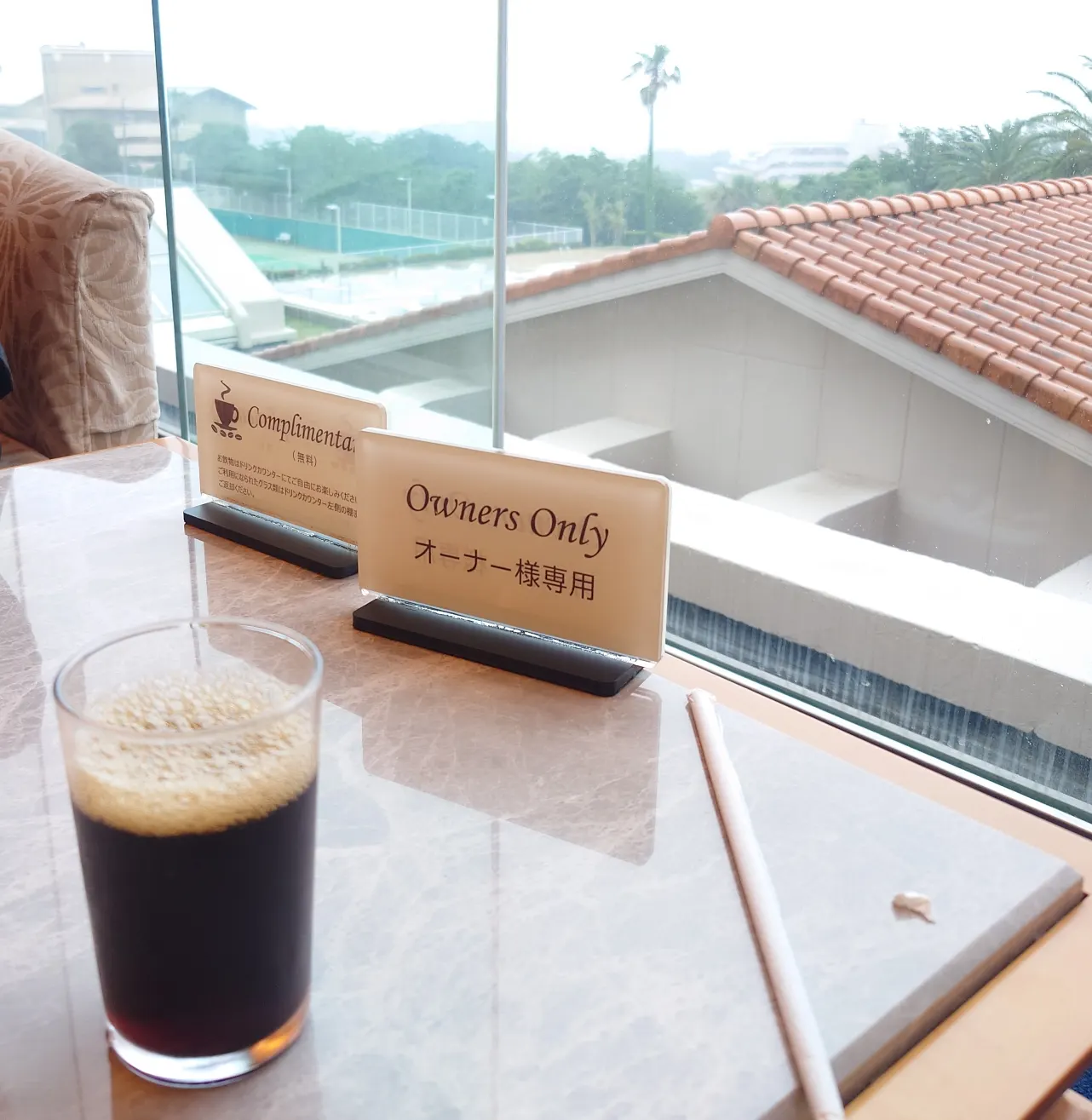 ラウンジとコーヒー