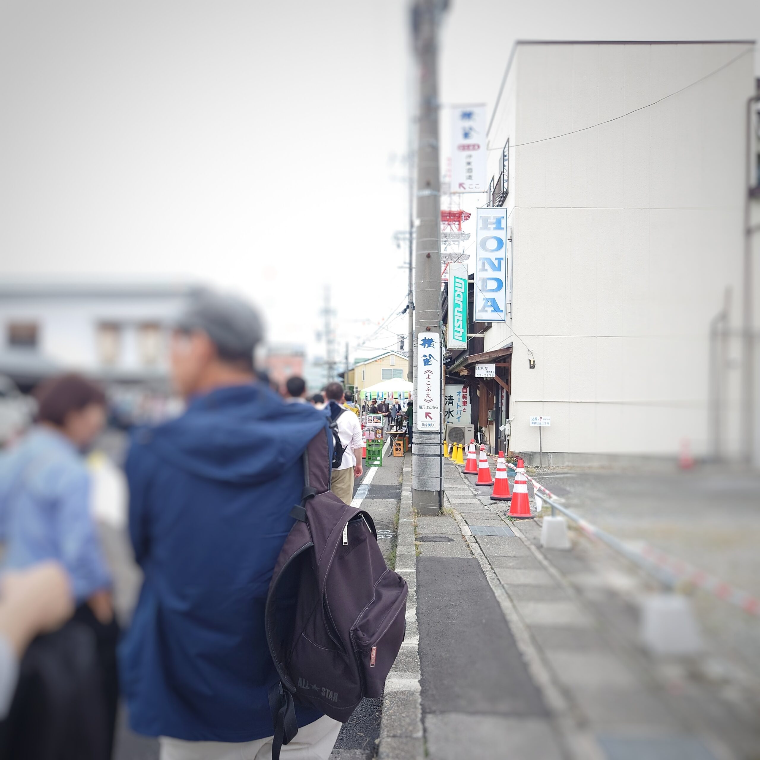 行列と街並み