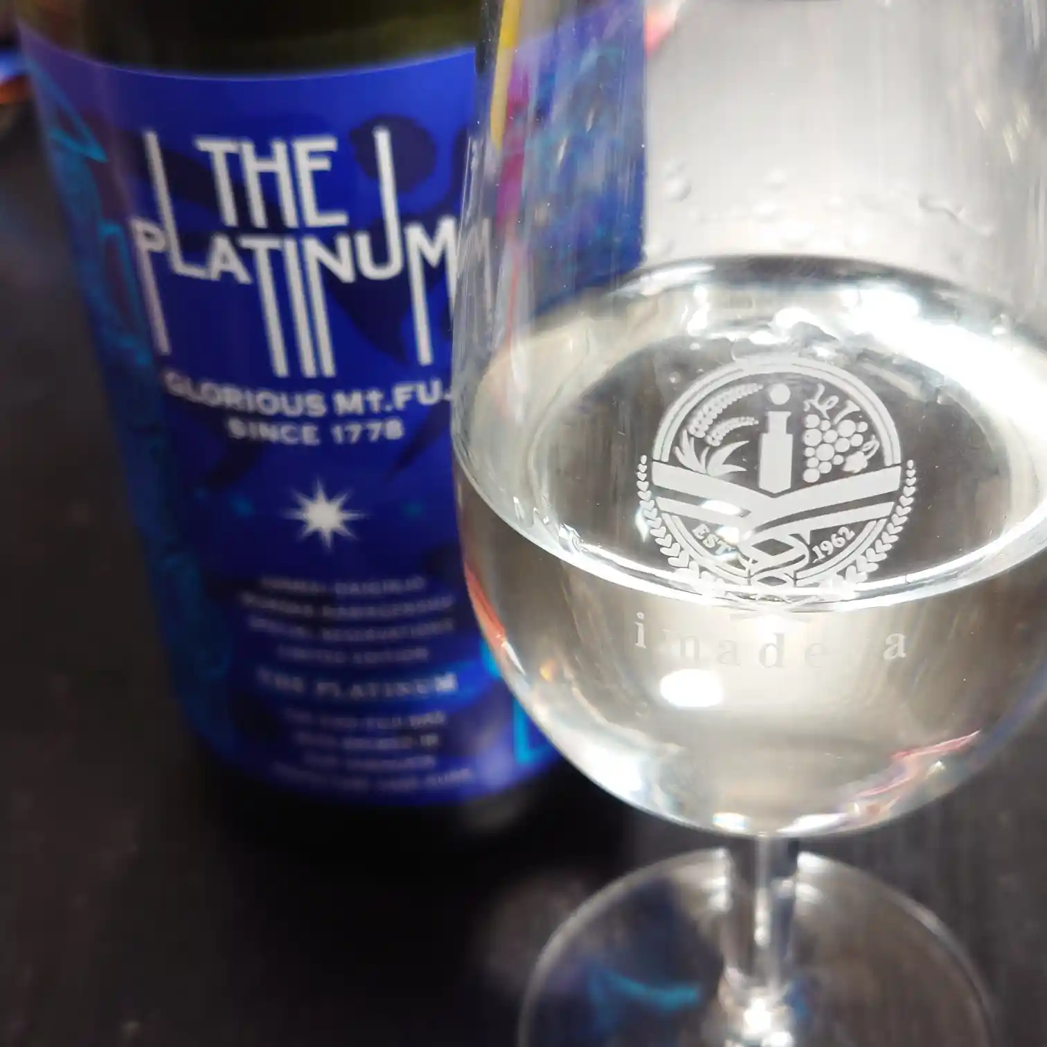 日本酒 THE PLATINUM ザ・プラチナと試飲グラス