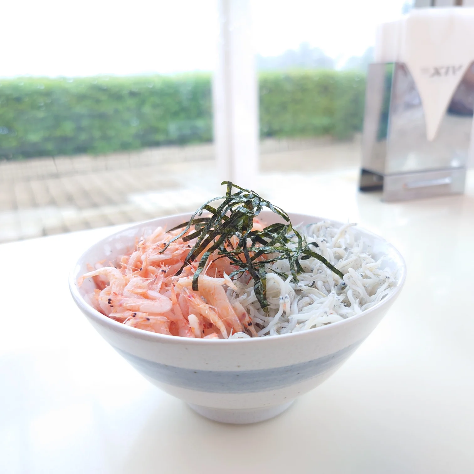 桜えびとしらすの二色丼