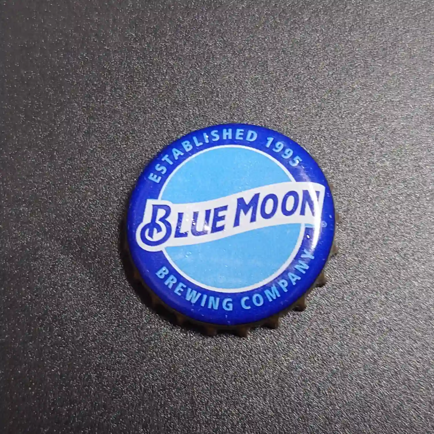 ブルームーン ビールの王冠（Blue Moon Brewing Company ESTABLISHED 1995）