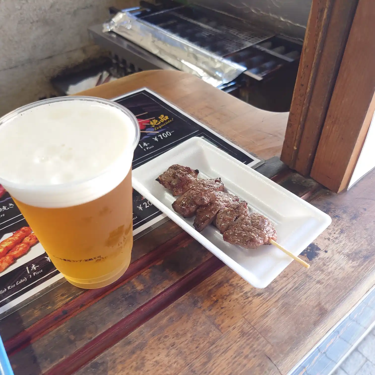 川辺で飲むビール
