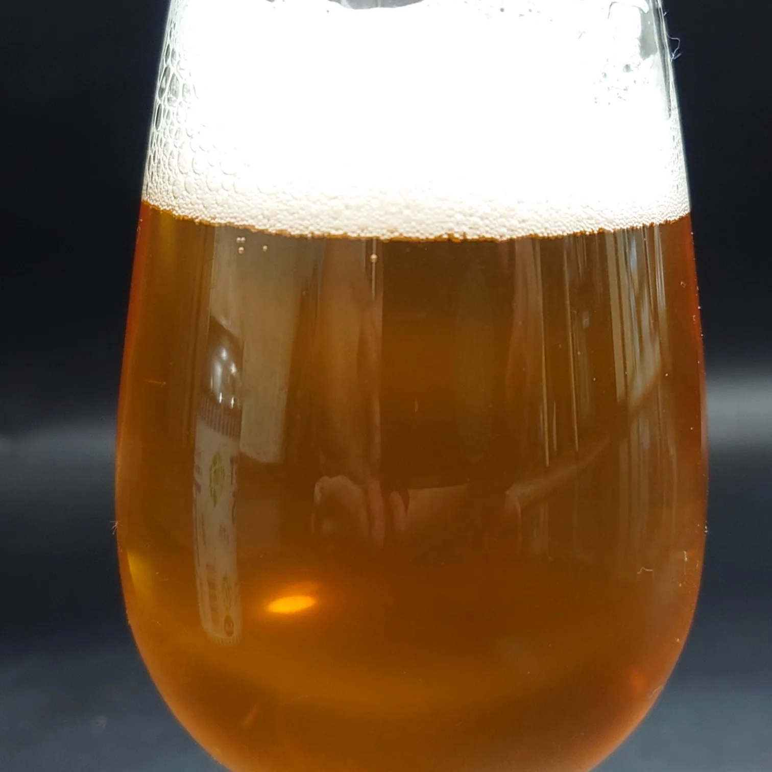 伊勢角屋麦酒 CRAFT DAYS Mosaic ver.の琥珀色の液色アップ