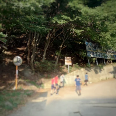 善光寺大本願別院 城泉山観音寺の参道入口に到着。地元ランナーが集まり、坂道練習の人気スポットになっている