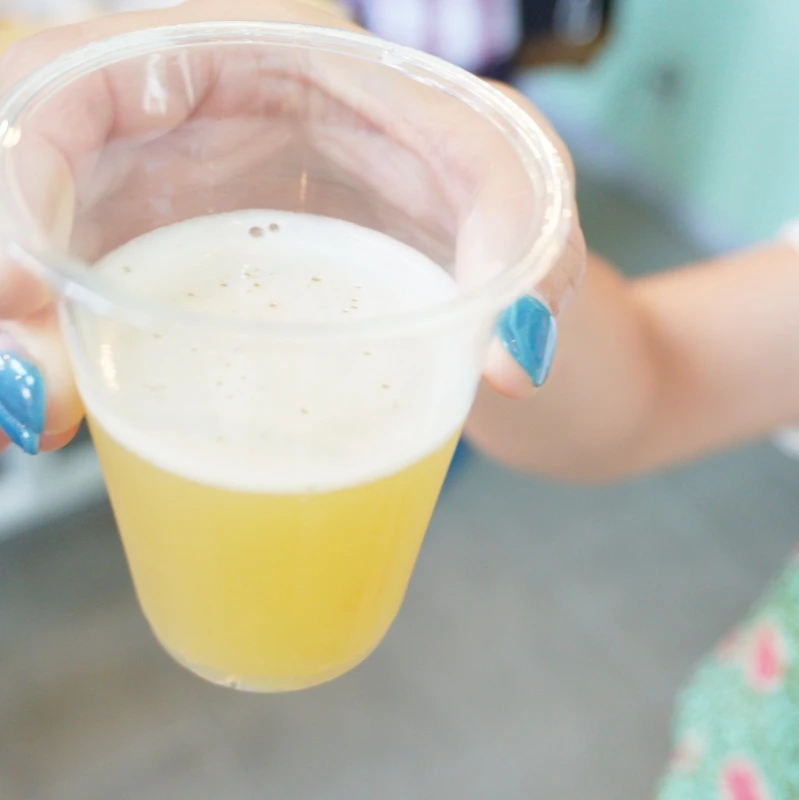 有頂天エイリアンズ|フレッシュなタップから注がれたHAZY IPA 有頂天エイリアンズを注いだプラカップ