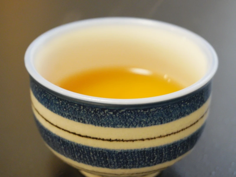 ホテル晴山 朝食|あたたかいお茶でひと息 ホテル晴山の朝食|湯のみのお茶