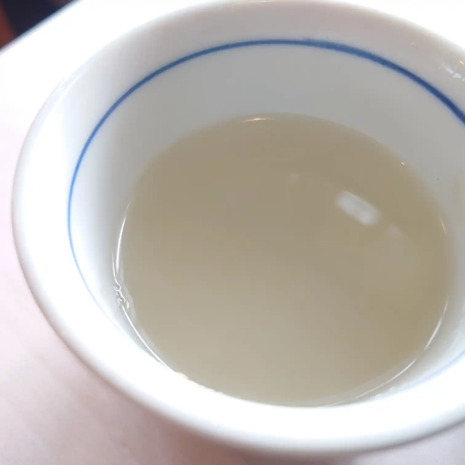 如月|蕎麦湯の湯気と香り 如月の蕎麦湯。白濁した湯に香ばしいそばの香りが立ちのぼる