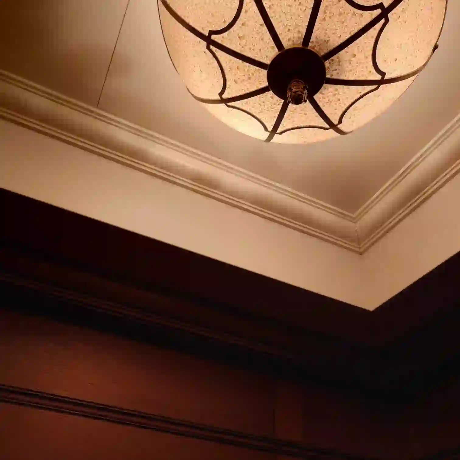 天井装飾とシーリングライト　エクシブ蓼科の館内照明アップ