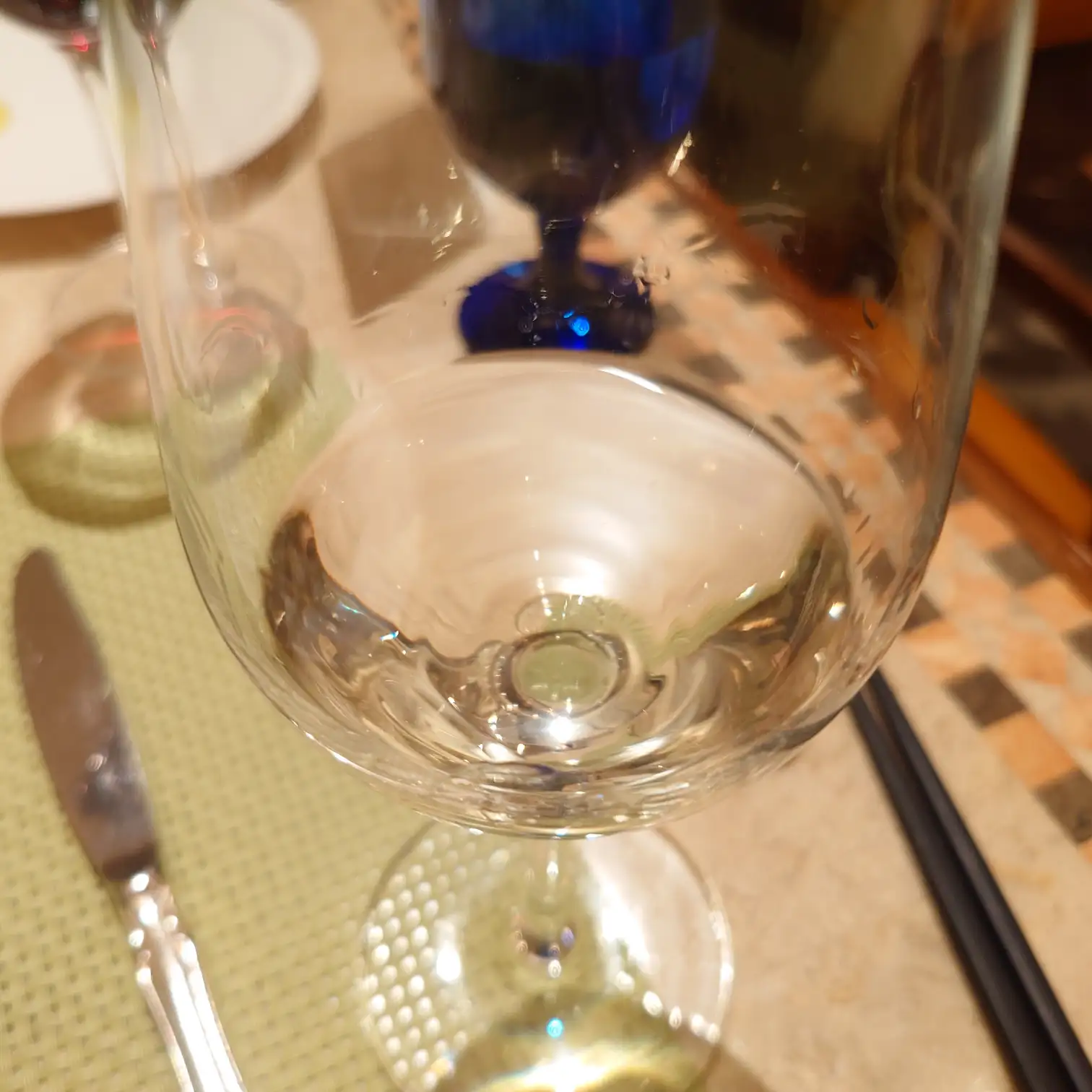 ルッチコーレ 白ワインのグラス　鮮魚料理に合わせたペアリングの一杯