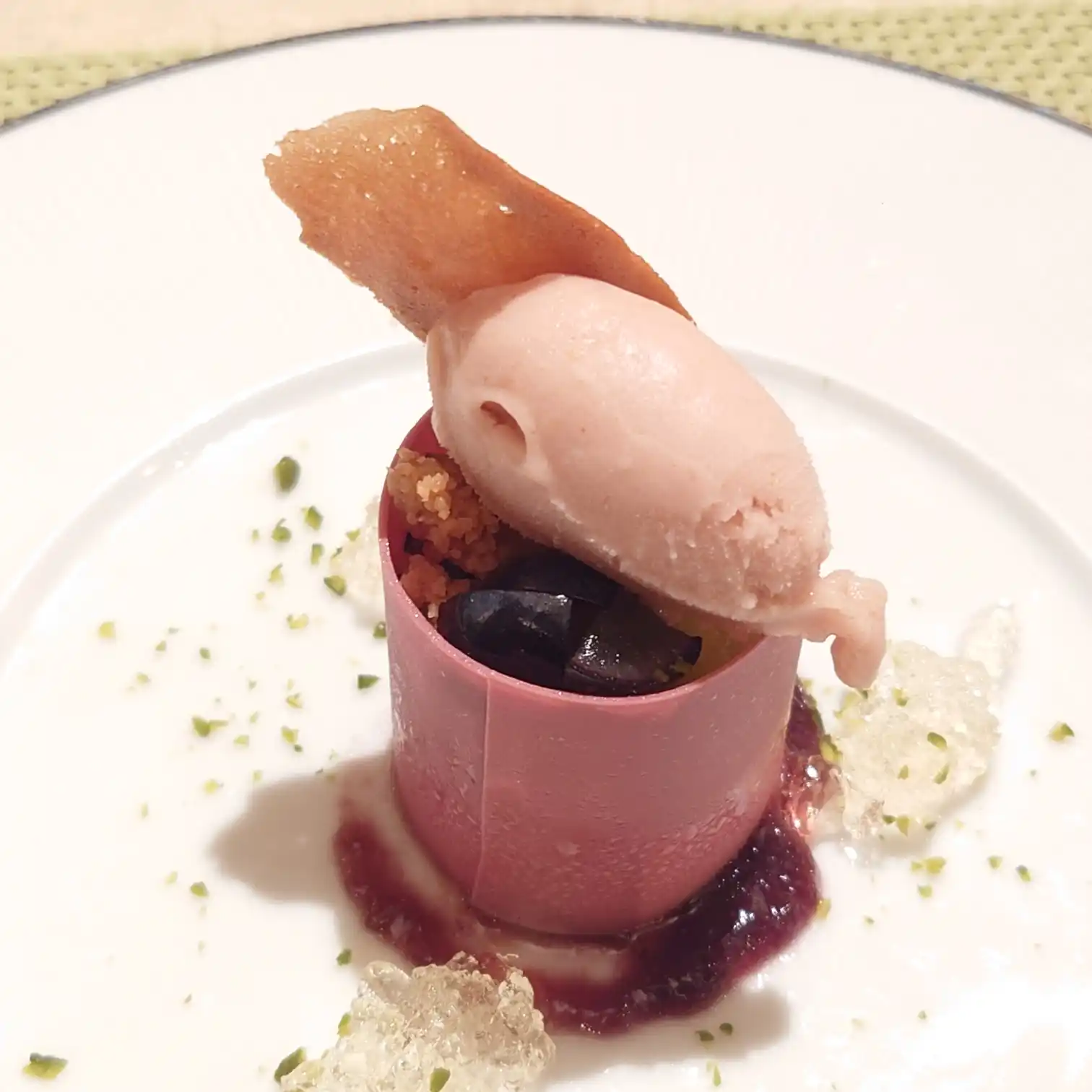 ルッチコーレ ステラコース デザート　信州産葡萄のクレームダンジュといちじくのジェラート