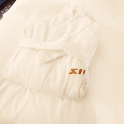 会員制ホテル エクシブ蓼科 スイート客室のバスローブ　XIVロゴ入りで分厚くふかふか