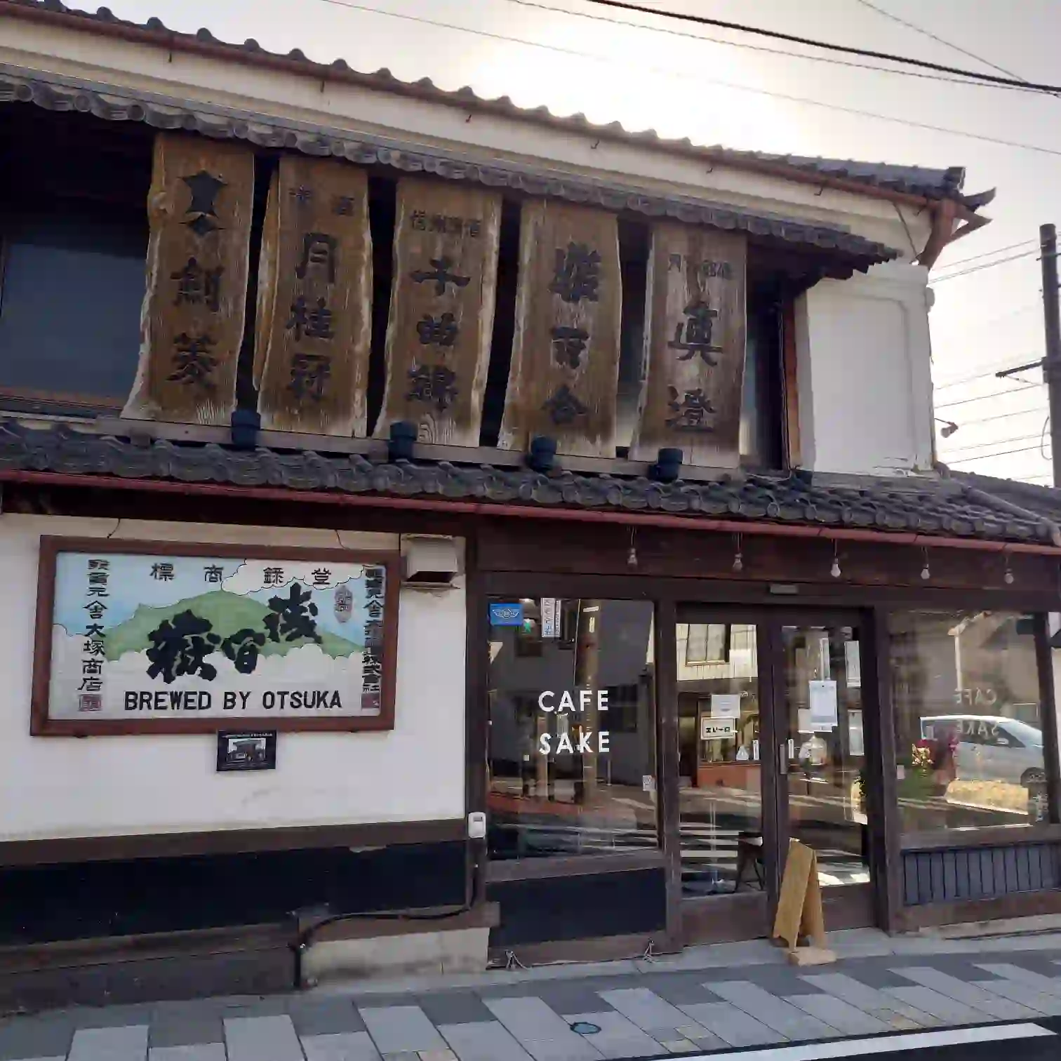 小諸の大塚酒造を探して立ち寄ったカフェ外観　共同駐車場から歩いて到着した“ここで合ってる？”の一枚