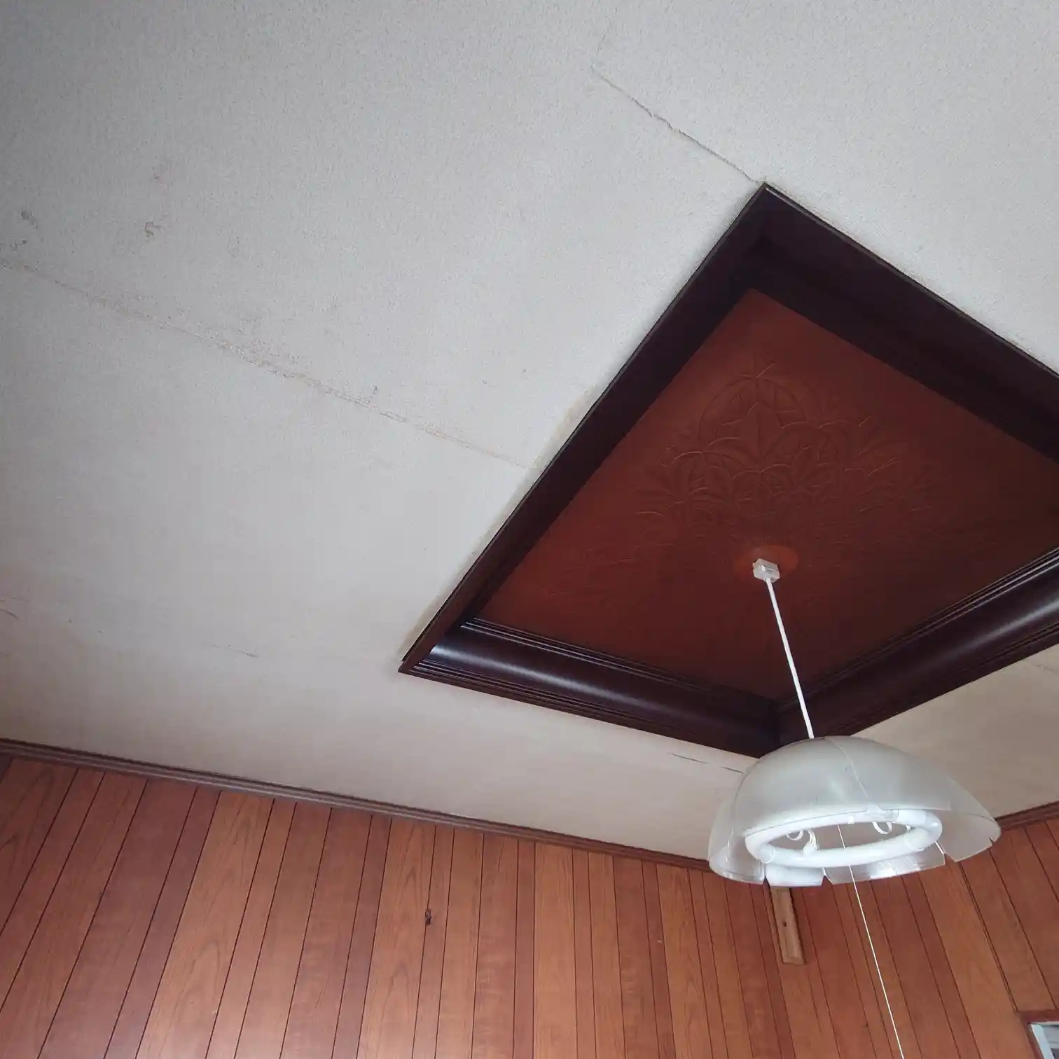 和室天井の古い雨漏り跡