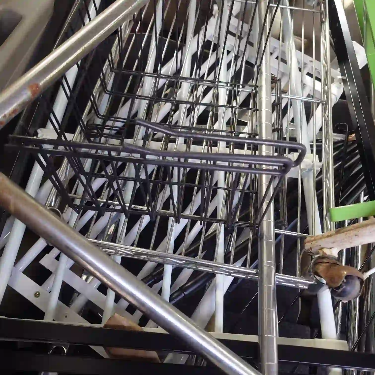 軽自動車に積み込まれた鉄くず