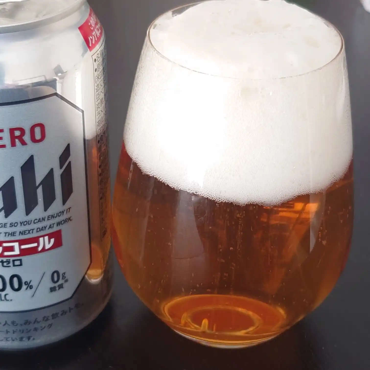 ドライゼロの缶とグラス