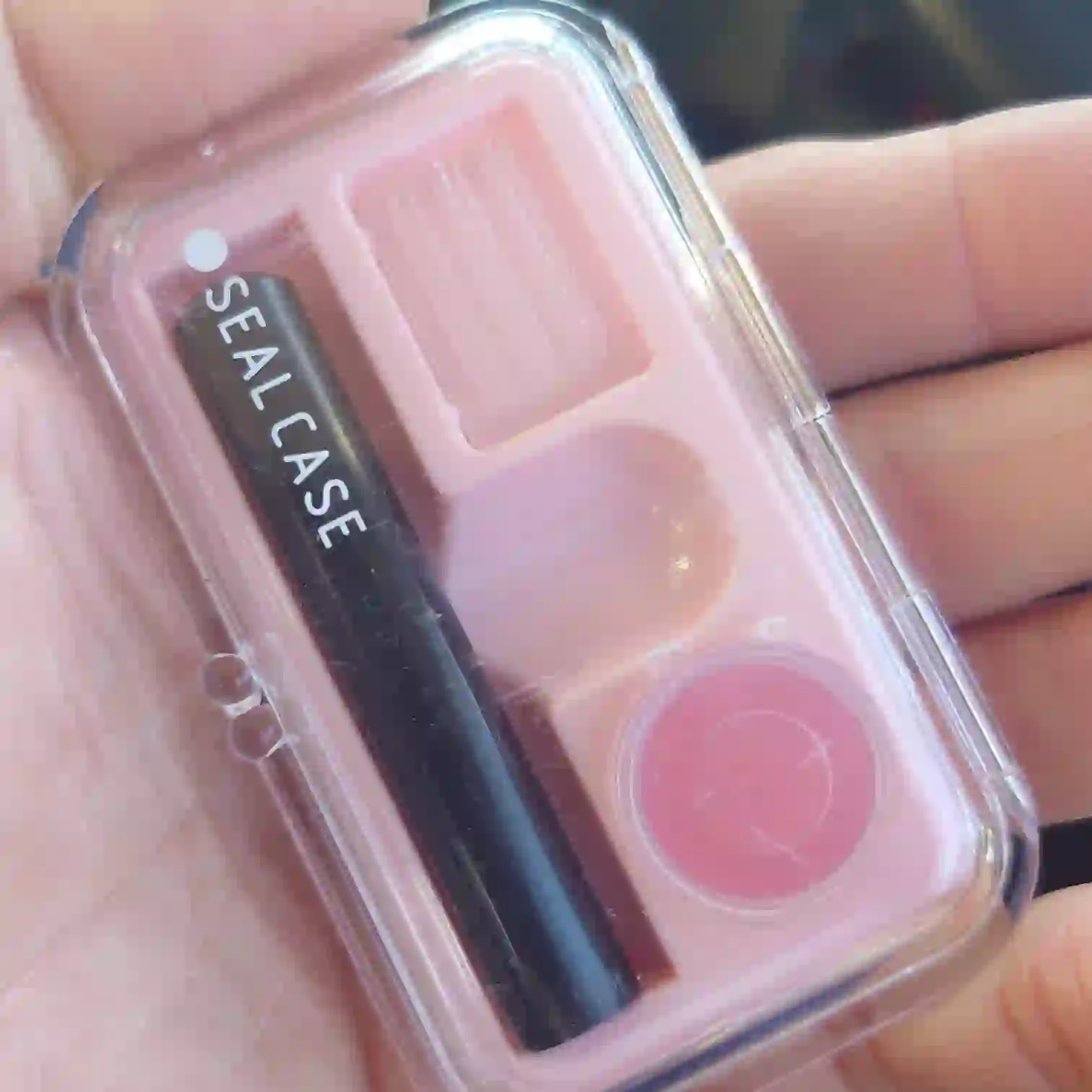 ダイソーの認印|相続手続きで助かったやつ ダイソーの認印とピンクの印鑑ケース(相続手続きの救世主)