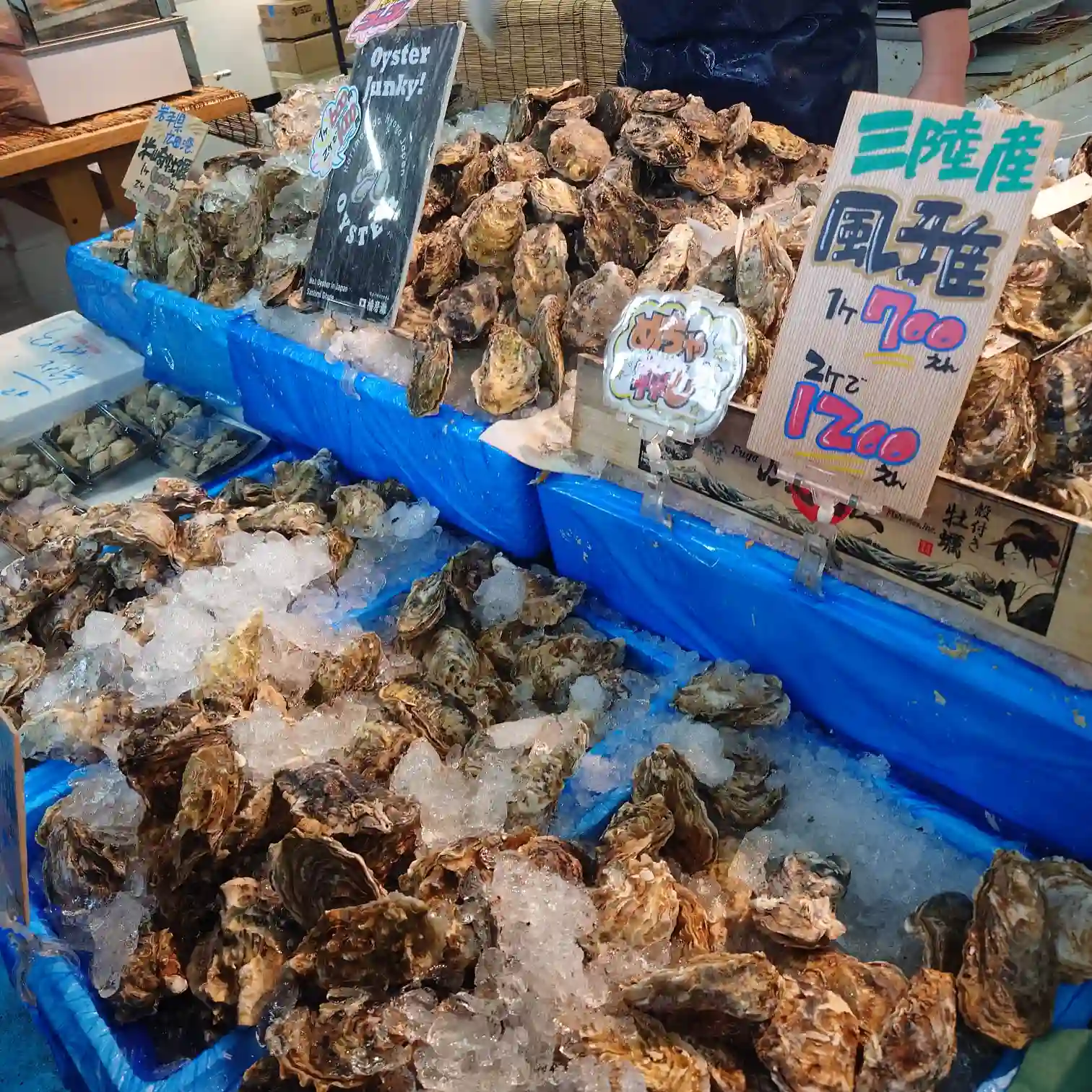 牡蠣だらけの市場