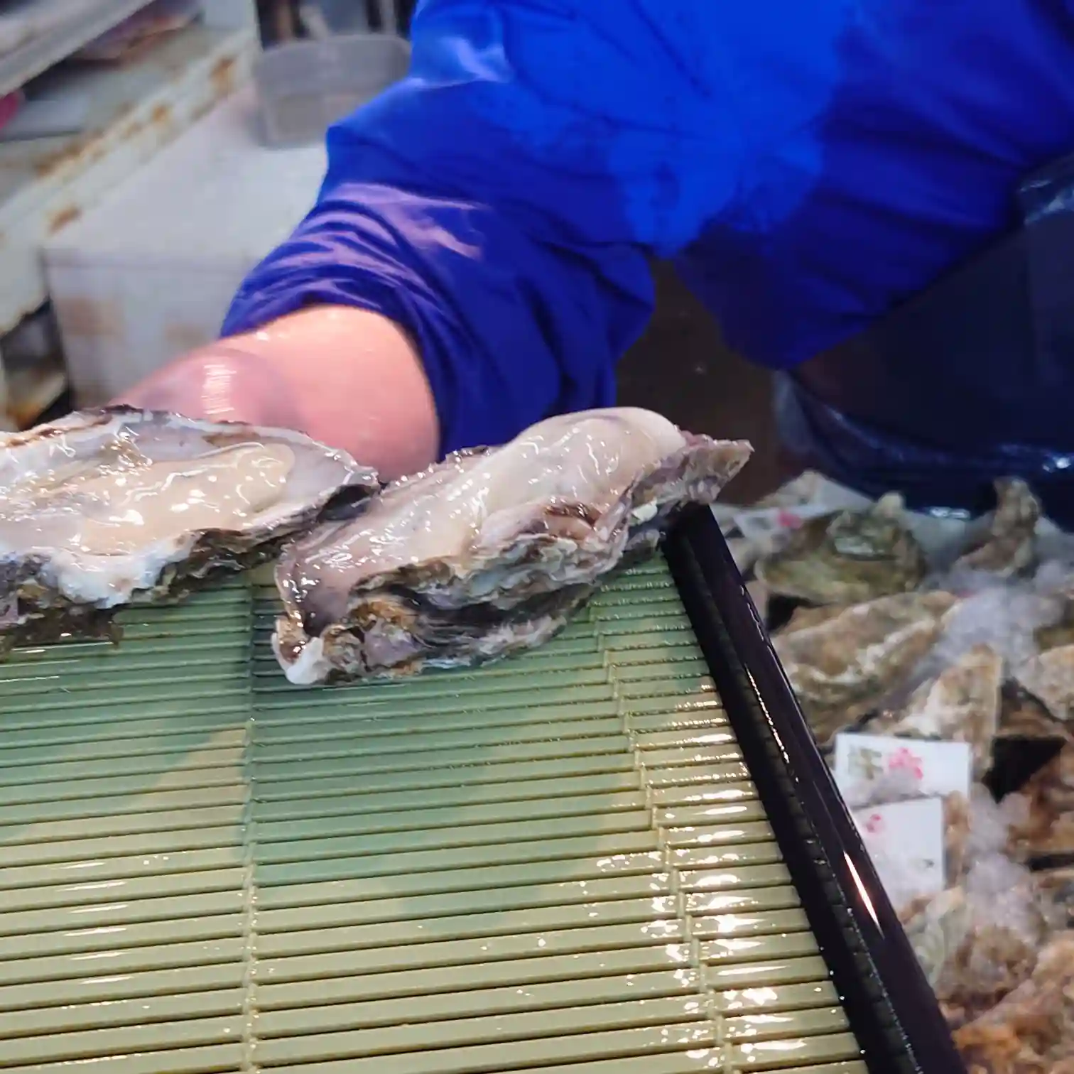 殻を剥かれた生牡蠣