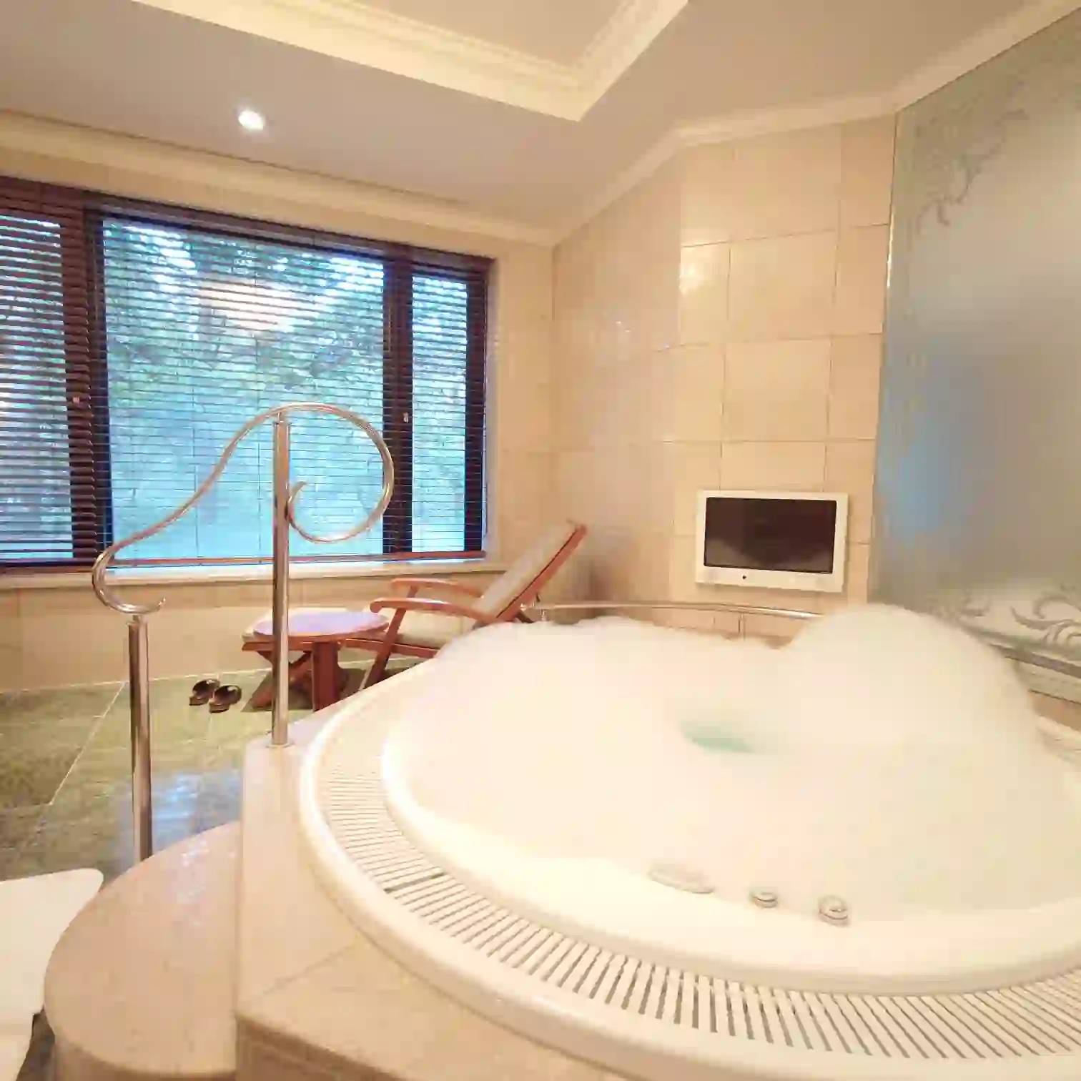 大きなジャグジー