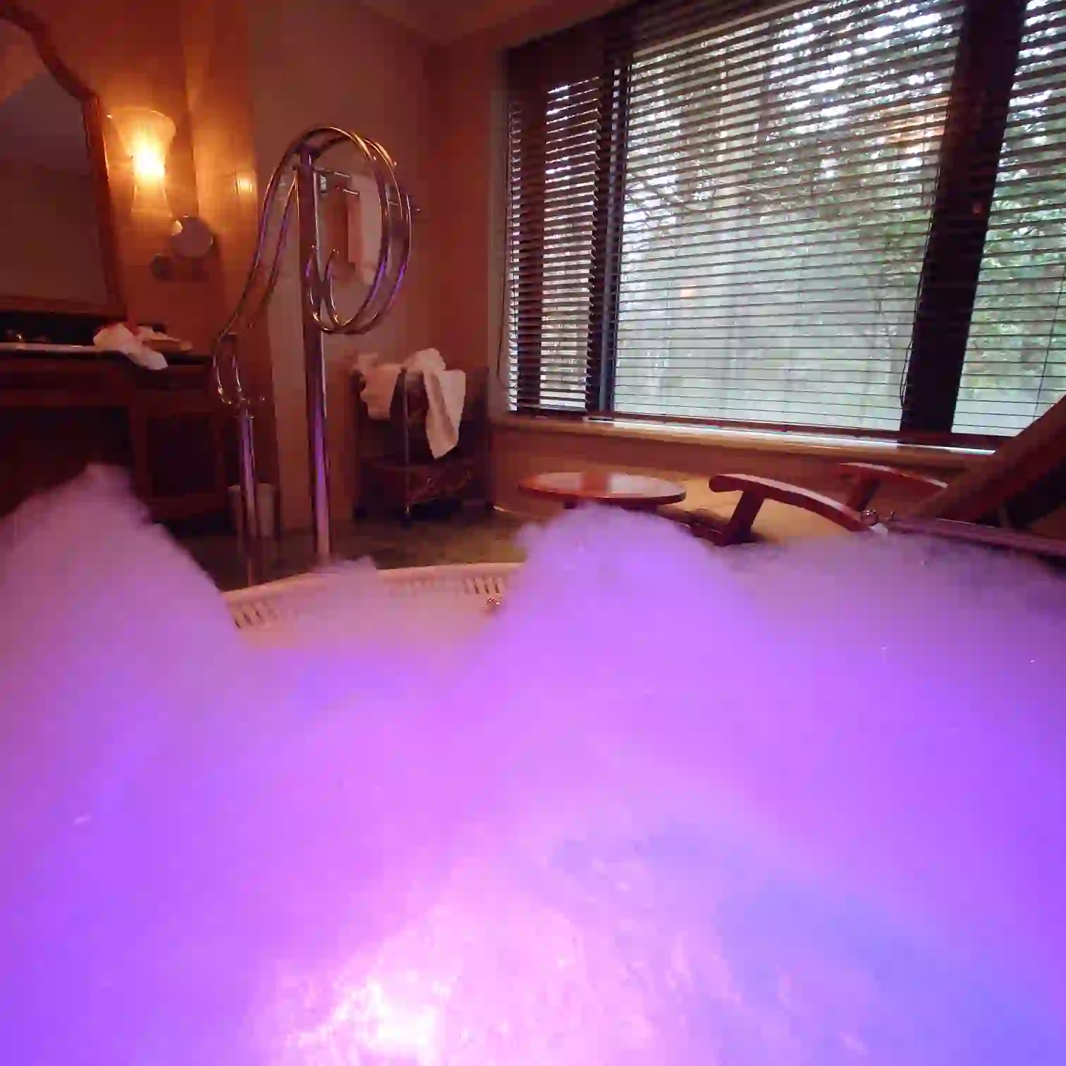 バイオレットのライトアップ