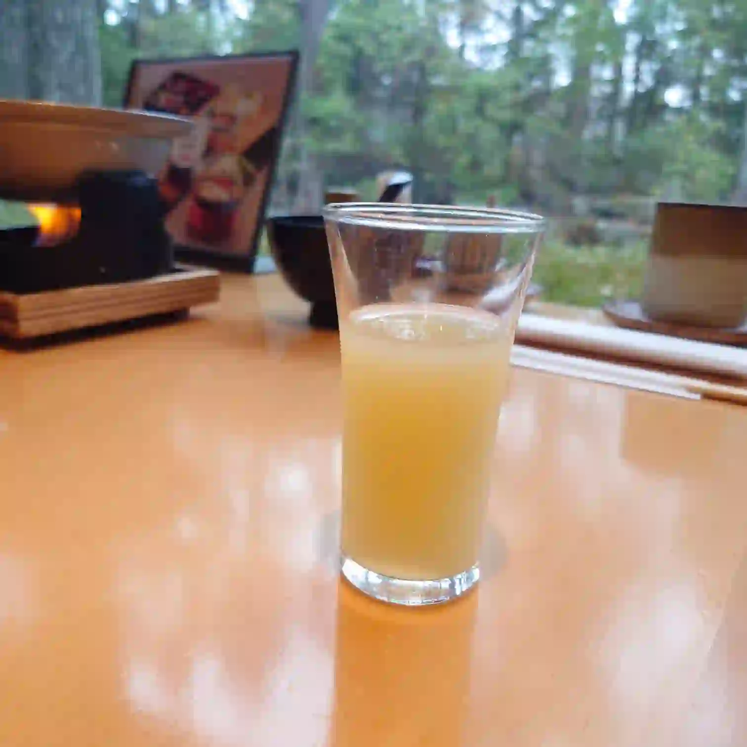 お目ざのりんごジュース