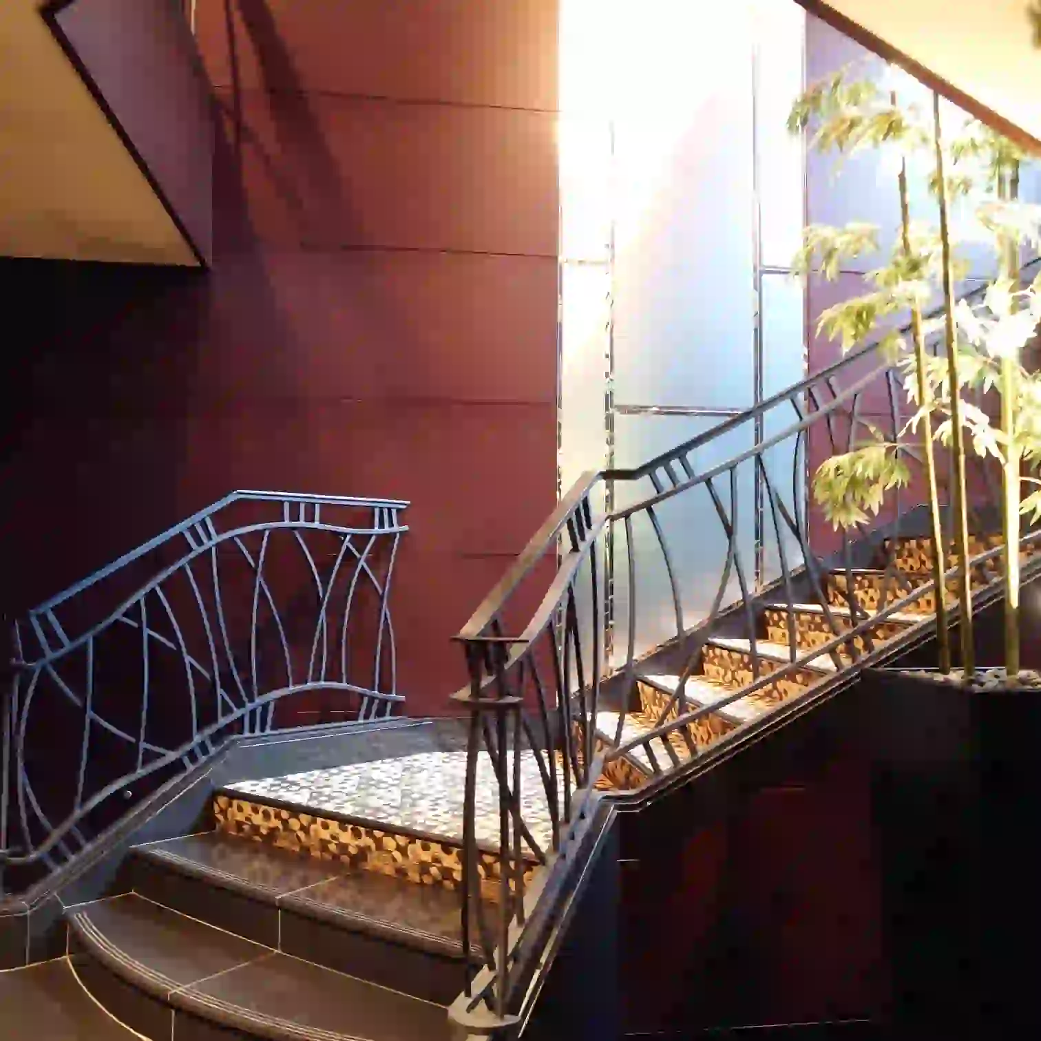 本館の美しい階段