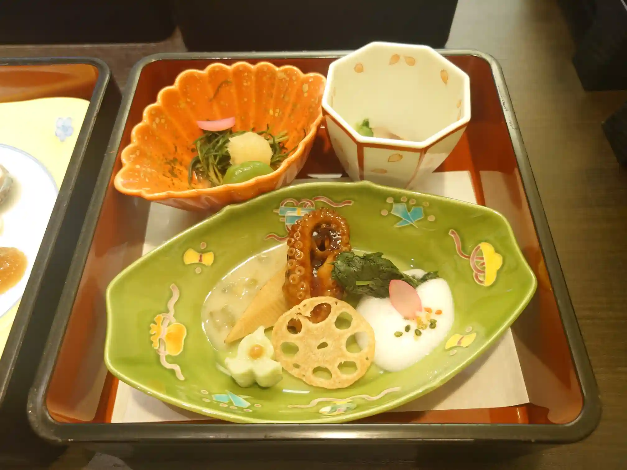 日本の宿 古窯の壱の重 山と野と海の幸小鉢盛り