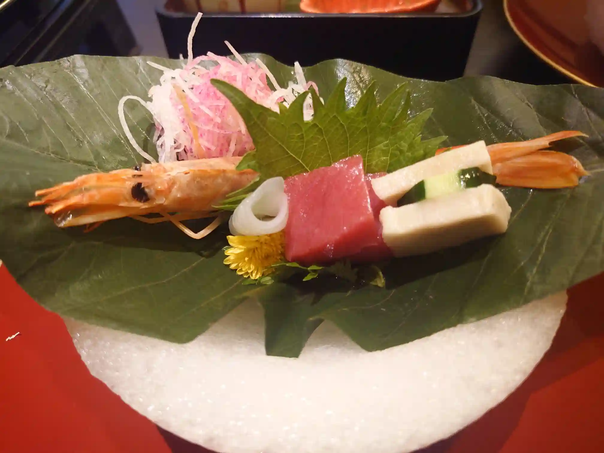 日本の宿 古窯のお刺身青朴葉氷盛り