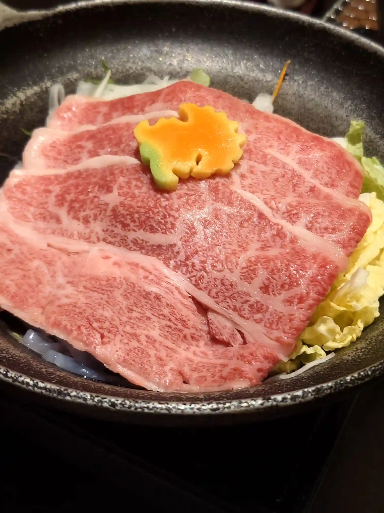 日本の宿 古窯の夕食 特選牛すき焼きの霜降り肉