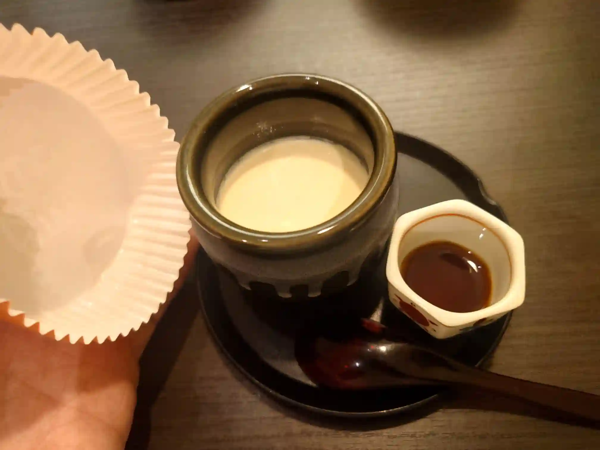 古窯特製窯プリンと別添えのカラメルソース