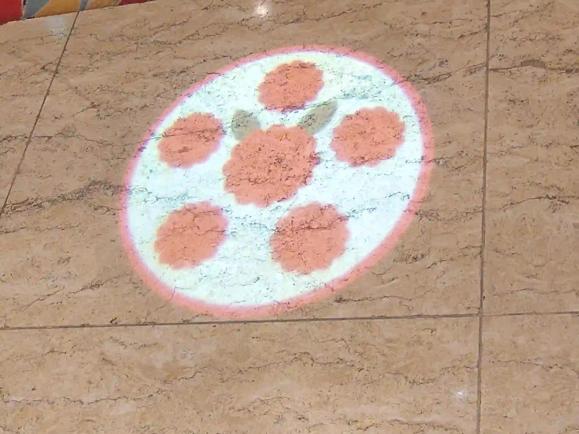 日本の宿 古窯の床に映し出された山形の花笠模様