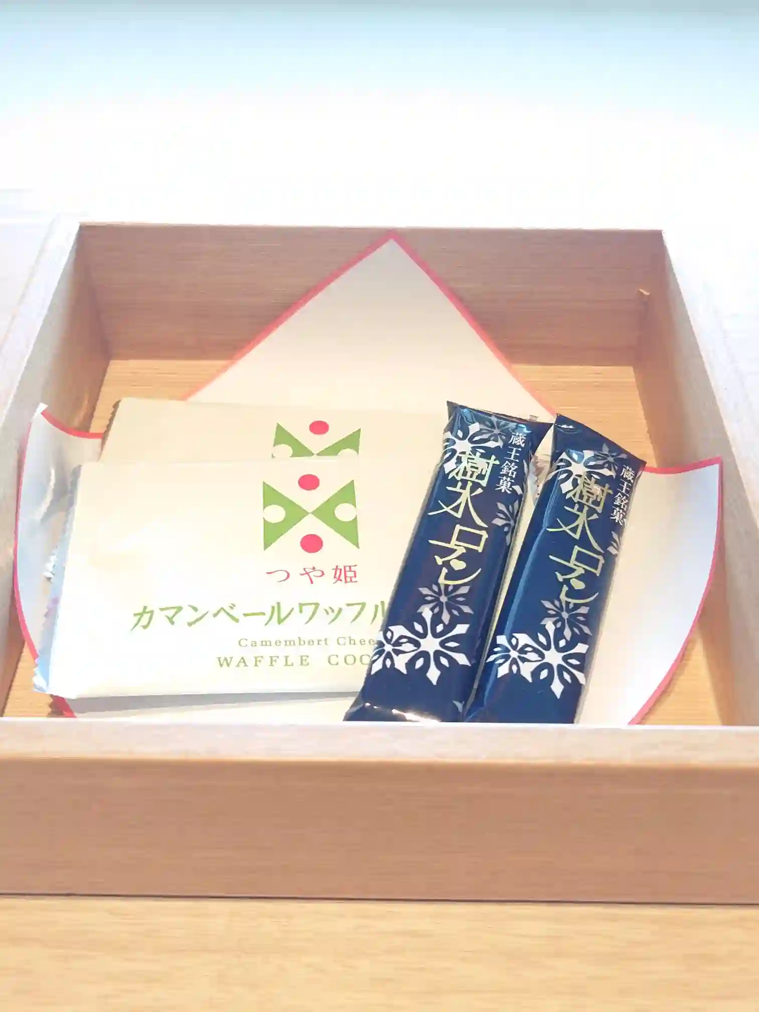 古窯の客室に用意されたつや姫のお茶菓子