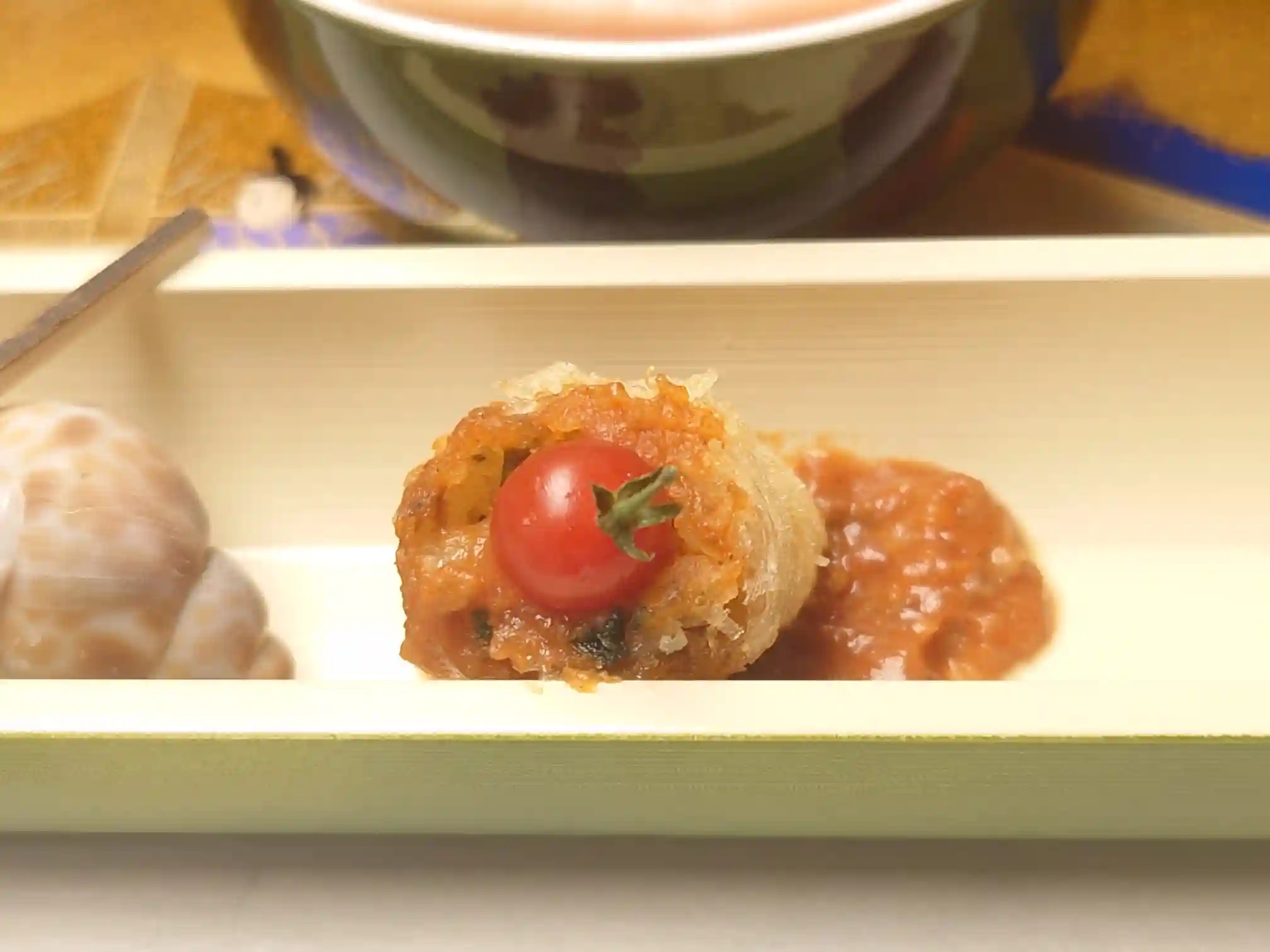 日本の宿 古窯の白身魚を使った彩り豊かな一皿