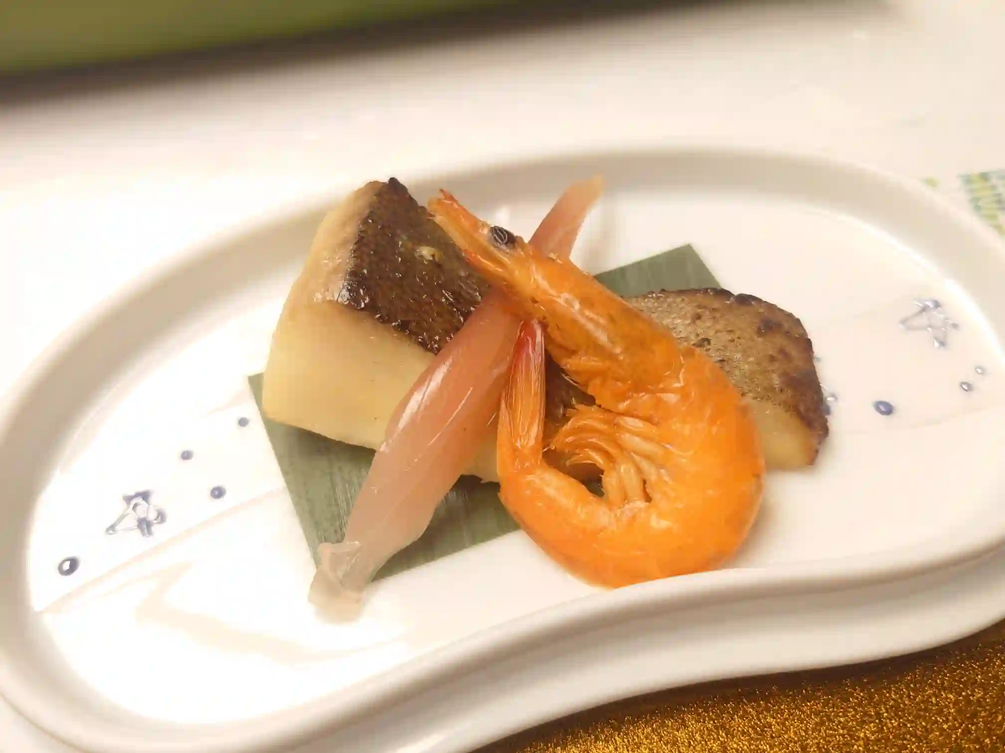 日本の宿 古窯の料亭でいただく焼物と旬の料理