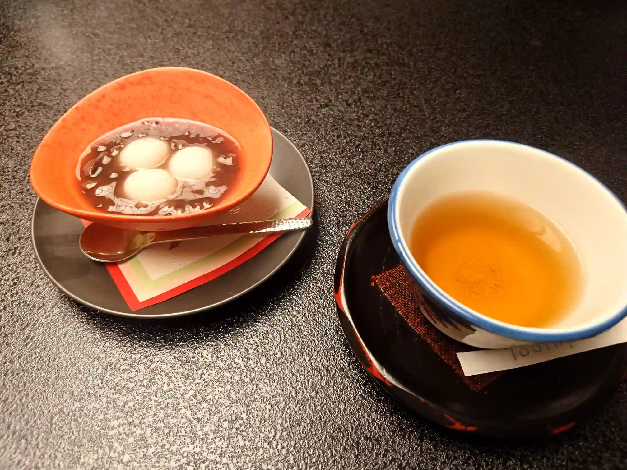 日本の宿 古窯の夕食を締めくくる白玉ぜんざいとほうじ茶