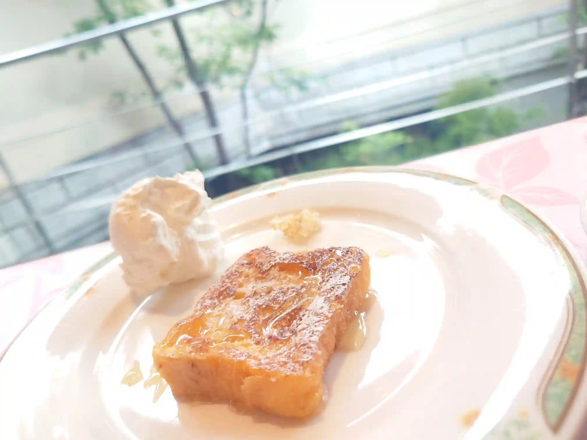 日本の宿 古窯の朝食ライブキッチンで焼かれたフレンチトーストと生はちみつ