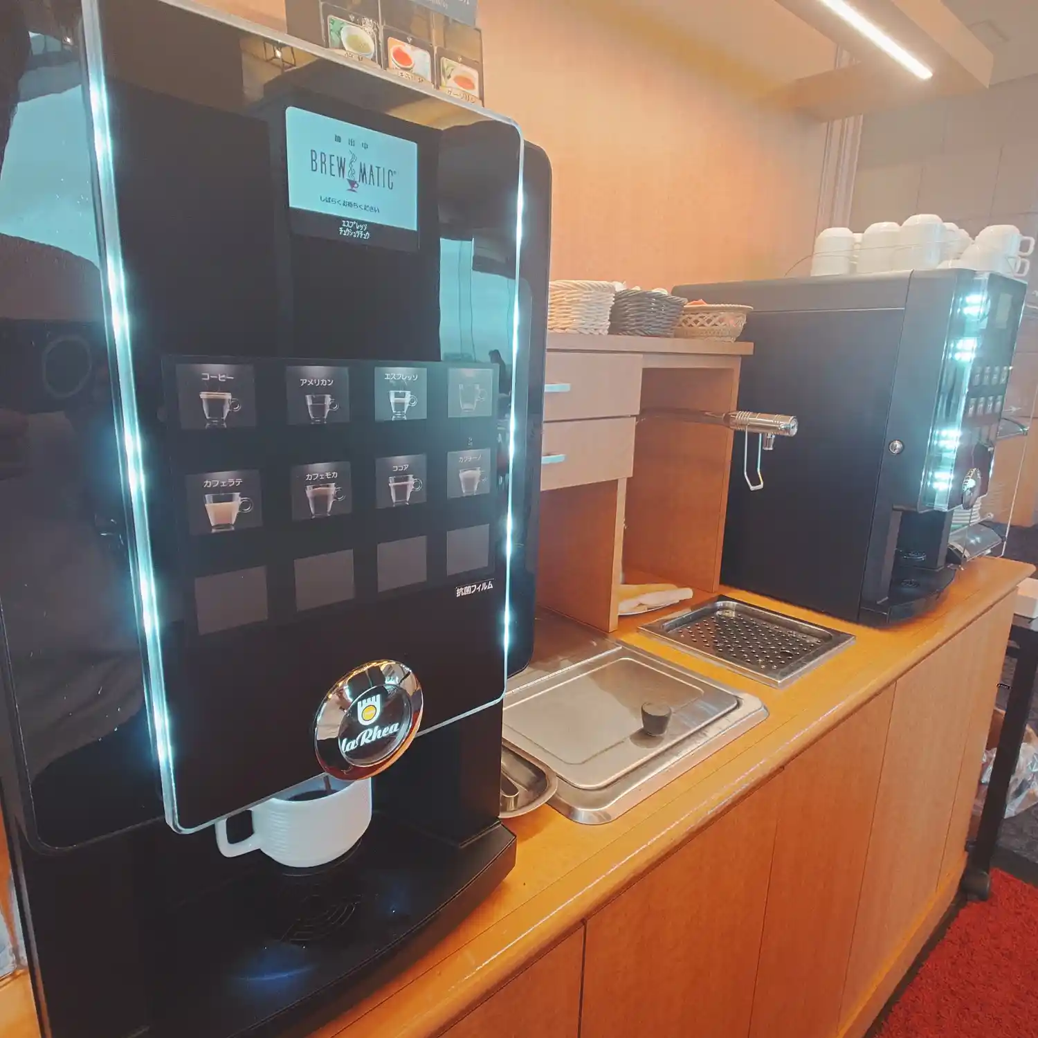 エクシブ伊豆館内に用意されたサービスコーヒーのマシン