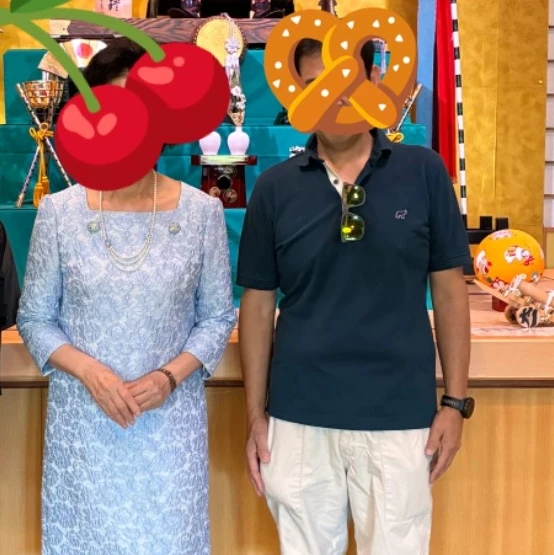 日本の宿 古窯で朝食後に女将と記念撮影