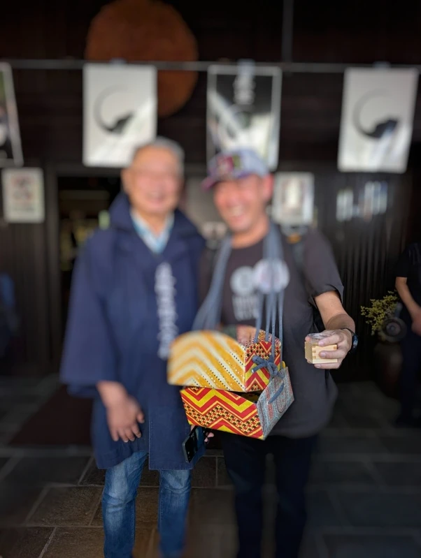 真澄の蔵元とモイ編集長のツーショット