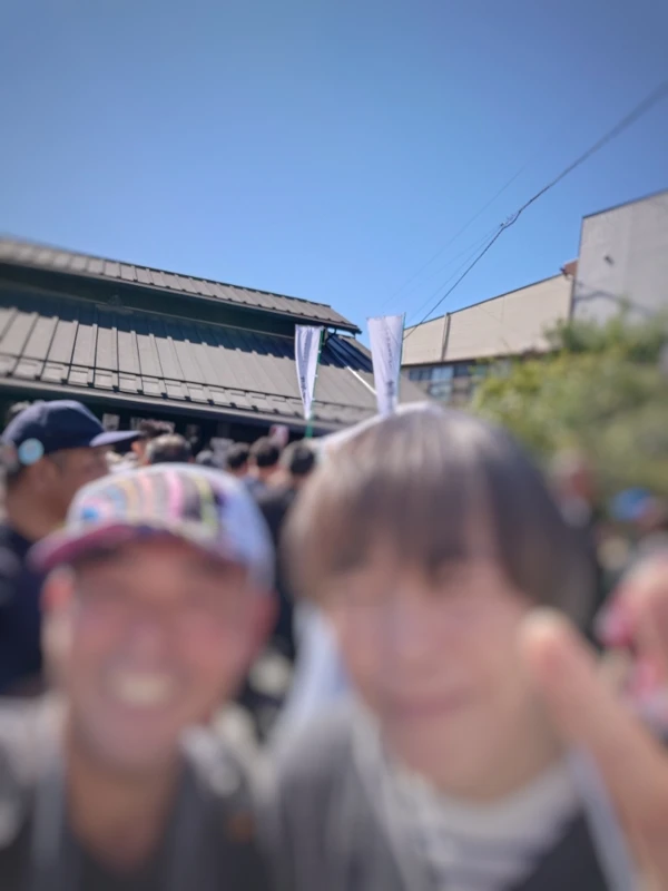 甲子の日本酒バッグを持つ千葉から参加したキャンディさん