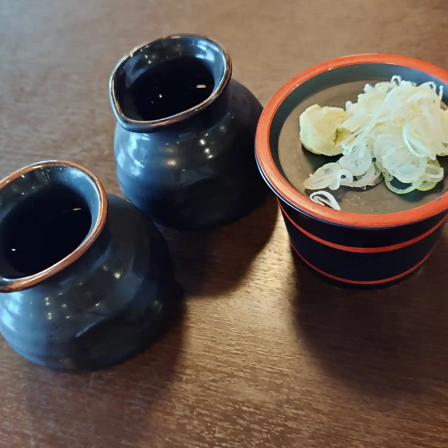 信州蕎麦 草笛 上田お城前店の蕎麦つゆと薬味