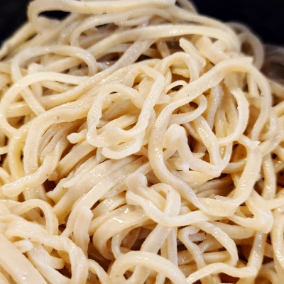信州蕎麦 草笛 上田お城前店の艶やかな蕎麦のアップ