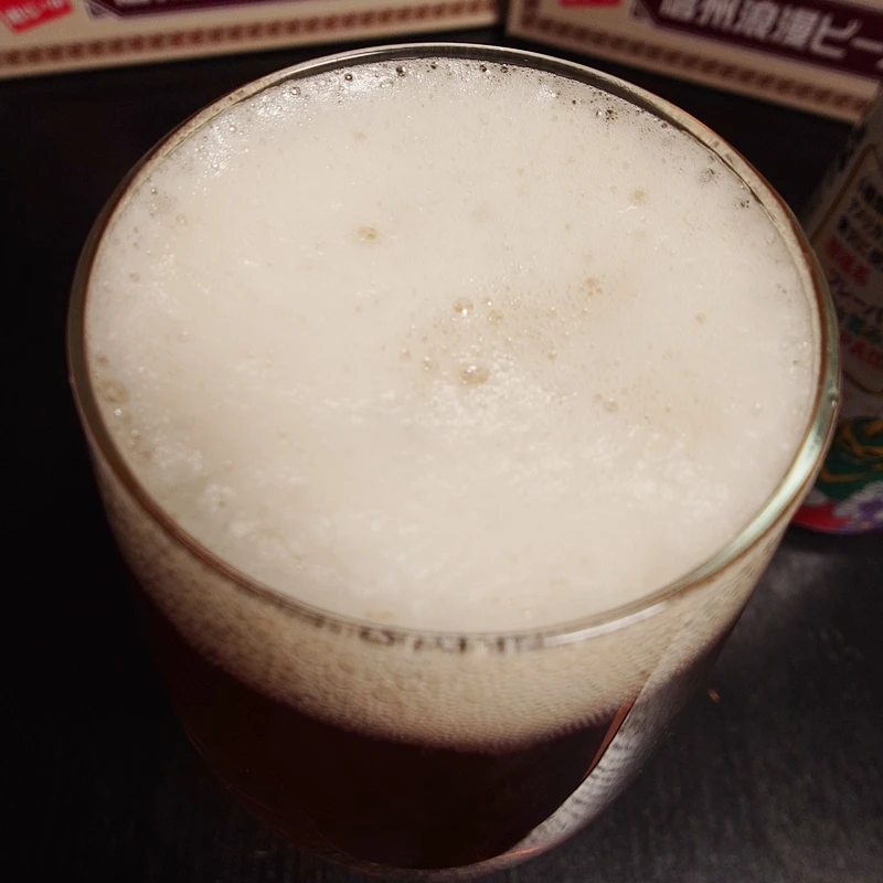 6HOP IPAのほんのり色づいたきめ細かな泡